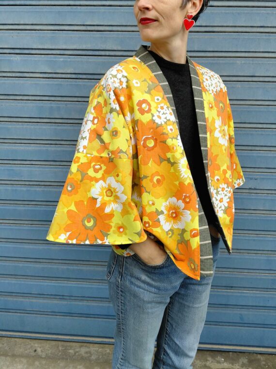 Kimono court réversible fleurs 60' jaunes & lin vert